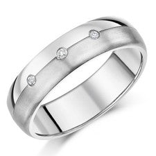 Alianza de compromiso de titanio 7 mm tres diamantes mate y alianza pulida