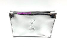 ¡Nuevo! Bolsa de cosméticos de maquillaje de PVC YSL Yves Saint Laurent Beauty ~ plateada