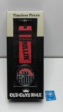 Reloj Old Guys Rule Grillin' $ Man piezas atemporales rojo negro batería nueva RARO