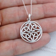 Collar Colgante Nudo Trinidad Celta - Plata de Ley 925 - Amor Irlandés