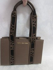 Bolso de Mano Marc New York Andrew Mediano a Grande Taupe Guijarro, Correas Anchas., Nuevo con Etiquetas