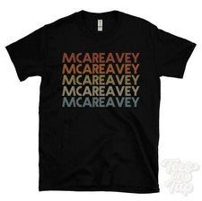 CAMISETA MCAREAVEY ESTILO RETRO REPETIDO Hombre y Mujer Novedad Genial Nombre Regalo