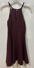 Mini Vestido Speechless Para Mujer Vino Encaje Lateral Halter Espalda Cremallera Ajuste y Acampanado Talla 0 Nuevo con E