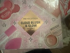 Makeup Revolution Cloud Blush & Glow Highlight Set de Regalo, Juego de 6 Piezas de Vacaciones