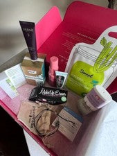 NUEVA caja de belleza Allure: Caudalie, suero Roc', Acaderma y más! Regalo Mujer’s