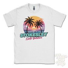 CAMISETA STOKESLEY NORTH YORKSHIRE - Retro Estilo Miami Divertida Parodia de Verano Reino Unido