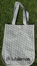BOLSO DE COMPRAS PEQUEÑO REUTILIZABLE LULULEMON HOLIDAY 9x12 CON ASA Y BROCHE DE PRESIÓN