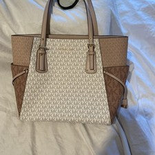BOLSO DE HOMBRO MICHAEL KORS VOYAGER GRANDE EW PARA PORTÁTIL MK ROSA RUBOR CREMA LOGO