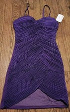 Vestido de fiesta morado micro plisado frontal dobladillo peek-a-boo talla pequeña para mujer