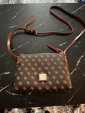 Bandolera para mujer Dooney Bourke Gretta Rosie, correa ajustable