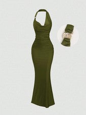 Elegante maxivestido sin espalda verde oliva