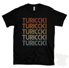 CAMISETA TURICCKI ESTILO RETRO REPETIDO Hombre y Mujer Novedad Genial Nombre Regalo
