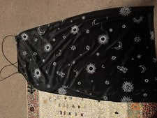 Vestido corto negro para mujer grande con diseños de purpurina