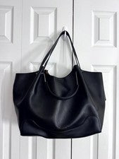 Bolso de hombro Sondra Roberts cuadrado para mujer cuero vegano granulado negro