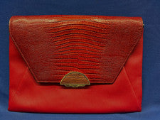 Bolso de mano BCBGMAXAZRIA para mujer de cuero rojo estilo sobre cadena de metal con correa