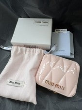Miu Miu Cosmético Belleza Maquillaje Compacto Doble Espejo Facial con Perfume de 1,2 ml