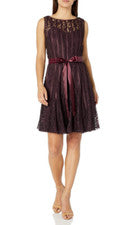 S.L. Vestido para mujer Fashions Petite Tea largo cuello metido calce y acampanado púrpura 12P