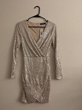Nuevo con etiquetas Vestido para mujer CBR plateado lentejuelas talla V Cremallera trasera pequeña ¡Nueva!