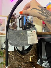Raro Bolso de Hombro Lululemon Glitter City Essentials Nano Correa de Cadena Plateada Nuevo con Etiquetas