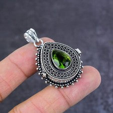 Colgante venenoso de plata de ley 925 hecho a mano con piedras preciosas de diopsido de cromo 1,77" N235