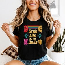 Camiseta Grab Life By The Balls para mujer retro humor empoderamiento regalo para ella
