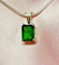COLGANTE PLATA ESTERLINA 8mm X 6mm CROMO DIOPSIDO FORMA ESMERALDA MÁS DE 1CT