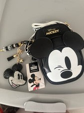 Bandolera Mickey Mouse con adorno de llavero
