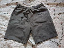 Pantalones cortos deportivos de entrenamiento 4505 de secado rápido pequeños gris oliva gris diseño ASOS para hombre