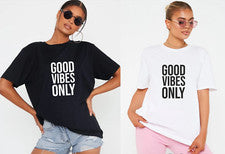 Camiseta para mujer GOOD VIBES ONLY calce perezoso básica estampada relajada moda de gran tamaño