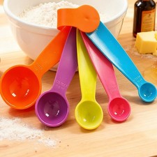 Juego de cucharas medidoras de plástico de 5 piezas con orificio para colgar para facilitar su almacenamiento