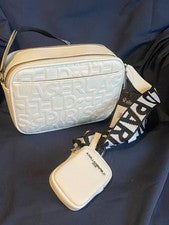 Bolso Bandolera Karl Lagerfeld Paris Mujer Blanco Maybelle Harlow Logo Repujado
