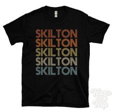 CAMISETA SKILTON ESTILO RETRO REPETIDO Hombre y Mujer Novedad Genial Nombre Regalo