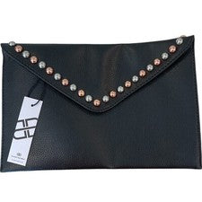 Bolso sin asas negro con tachuelas B-LOW The Belt de cuero vegano para mujer