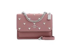Bolso Bandolera COACH Mini Klare con Remaches Corazón Cuero Liso CDB10 SV/Peonía