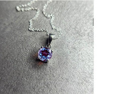 Colgante de piedras preciosas de alejandrita natural de 17,15 quilates con cambio de color certificado plata 925