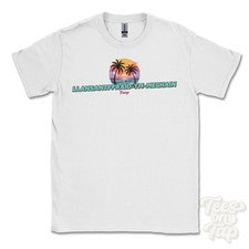 CAMISETA LALANSANTFFRAID-YM-MECHAIN POWYS - Retro Estilo Miami Divertida Reino Unido Verano