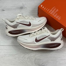 Talla 7.5 - Nike Vomero 18 Cubo Marfil HM6804-108