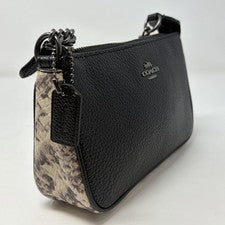 Bolso de hombro Coach Nolita estampado de serpiente cuero negro correa de cadena Y2K