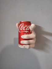 Soporte para latas de mano montado en la pared novedad soporte para bebidas divertido hogar bar decoración múltiple