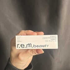 Sombra de ojos líquida REM Beauty Midnight Shadows FEMBOT NUEVA