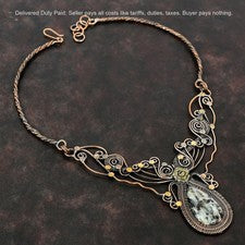 Collar de cumpleaños de flor envuelto en alambre de cadena de astrofilita natural de cobre joyería
