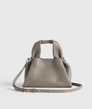 NUEVO CON ETIQUETAS BOLSO DE MANO BANDOLERA VISÓN TRAPECIO CUERO ITALIANO QUINCE PRECIO DE VENTA SUGERIDO POR EL