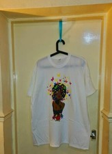 Camiseta Gildan Estilo Suave Para Mujer Blanca Estampada Gráfica Talla 2XL Totalmente Nueva