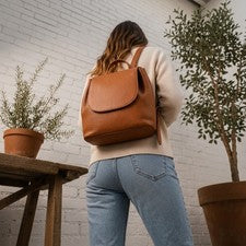 Mochila tipo cubo de cuero para mujer marrón ajustable con correa para el hombro