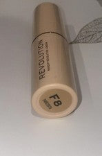 Base en barra base rápida Makeup Revolution Beauty F8 nueva - sellada