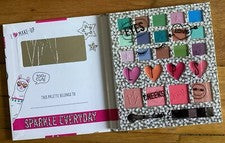 Paleta de libros de colores Chit Chat - Belleza Regalos de Navidad Sombra de ojos Brillos de labios Rostro