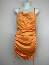 Mini vestido ceñido al cuerpo Wild Fable XS naranja satinado sin mangas lados fruncidos para mujer