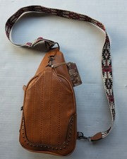 Bolso Bandolera Sam & Hadley Western Color Coñac con Acento Tachonado