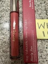 Bálsamo labial brillante raro Beauty Stay Vulnerable en CASI ROSA 0,12 oz/3,8 ml talla completa