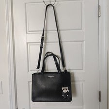 Cartera Karl Lagerfeld Paris negra de pie Karl Adele para mujer $228